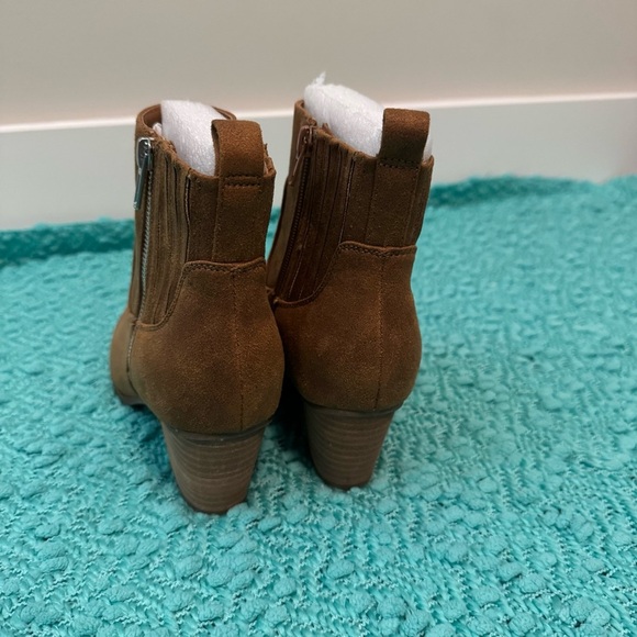 DV Dolce Vita Caitie Ankle Bootie - Picture 8 of 8